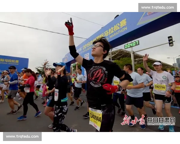 毛毛虫大赛激情开赛勇敢前行每一步都值得喝彩